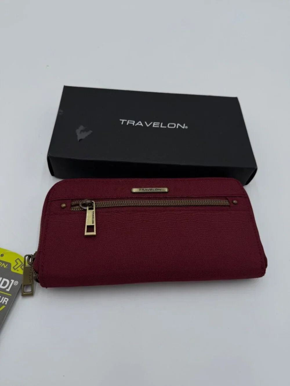Travelon RFID Blocking Wallet Burgundy With Box Zip around New